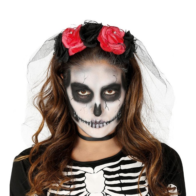 Diadema de rosas rojas y negras