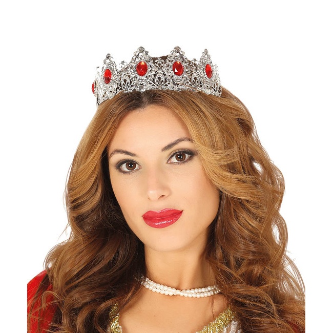 Tiara plateada con joyas rojas